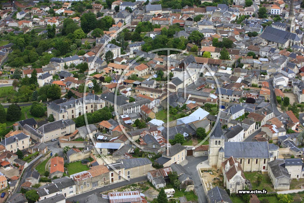 Photo arienne de Mirebeau