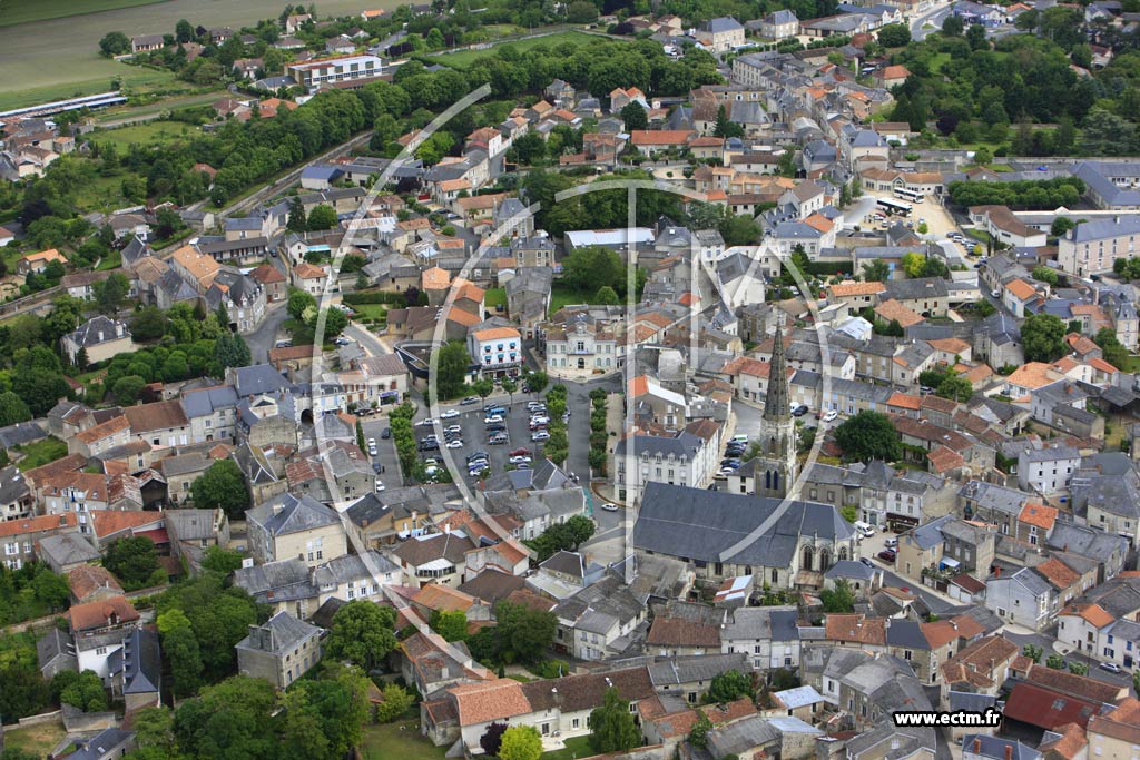 Photo arienne de Mirebeau