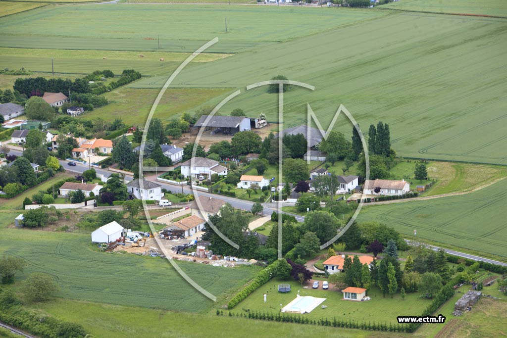 Photo arienne de Neuville-de-Poitou