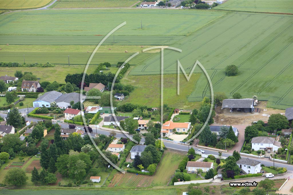 Photo arienne de Neuville-de-Poitou