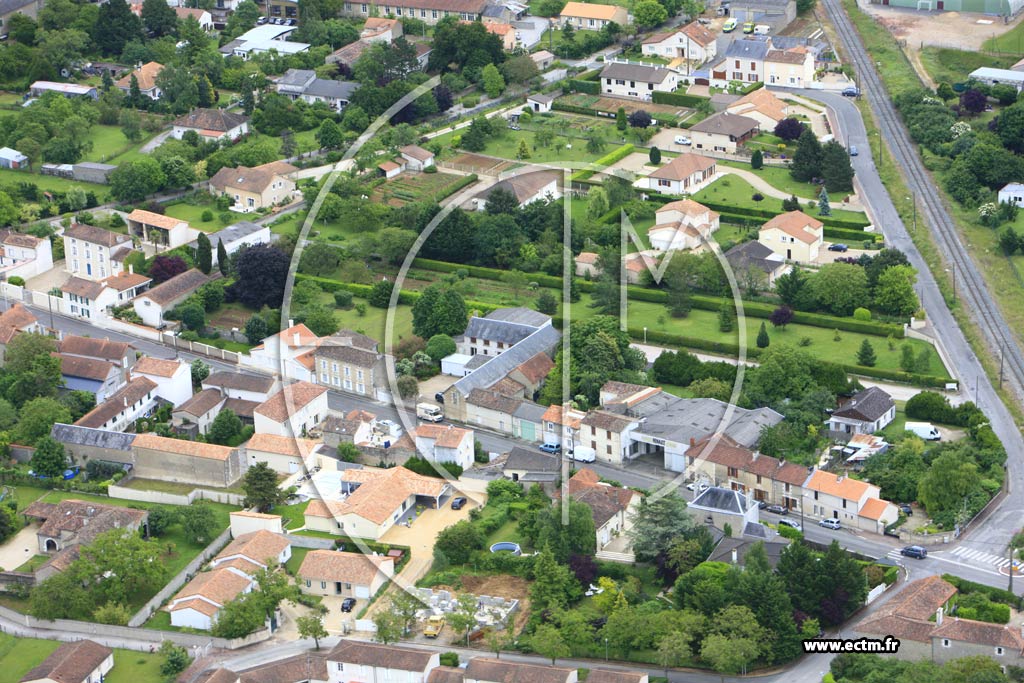 Photo arienne de Neuville-de-Poitou