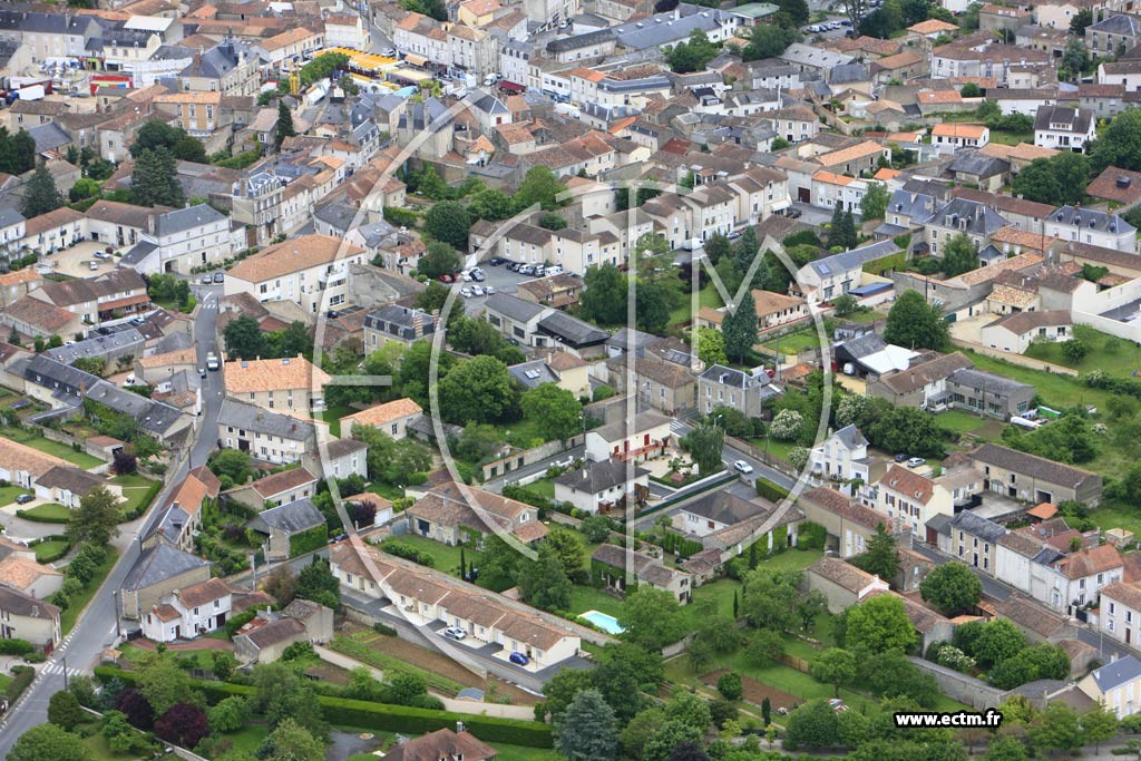 Photo arienne de Neuville-de-Poitou