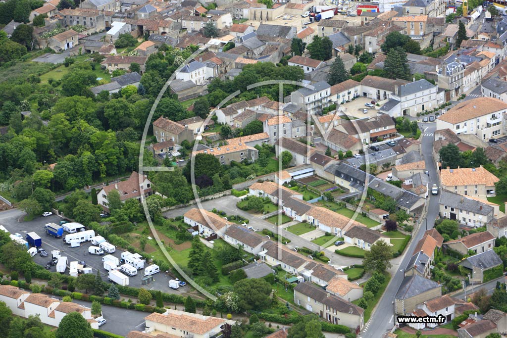 Photo arienne de Neuville-de-Poitou