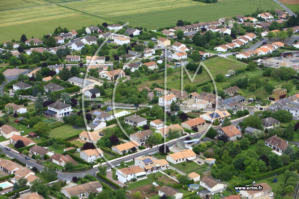 Photo arienne de Neuville-de-Poitou