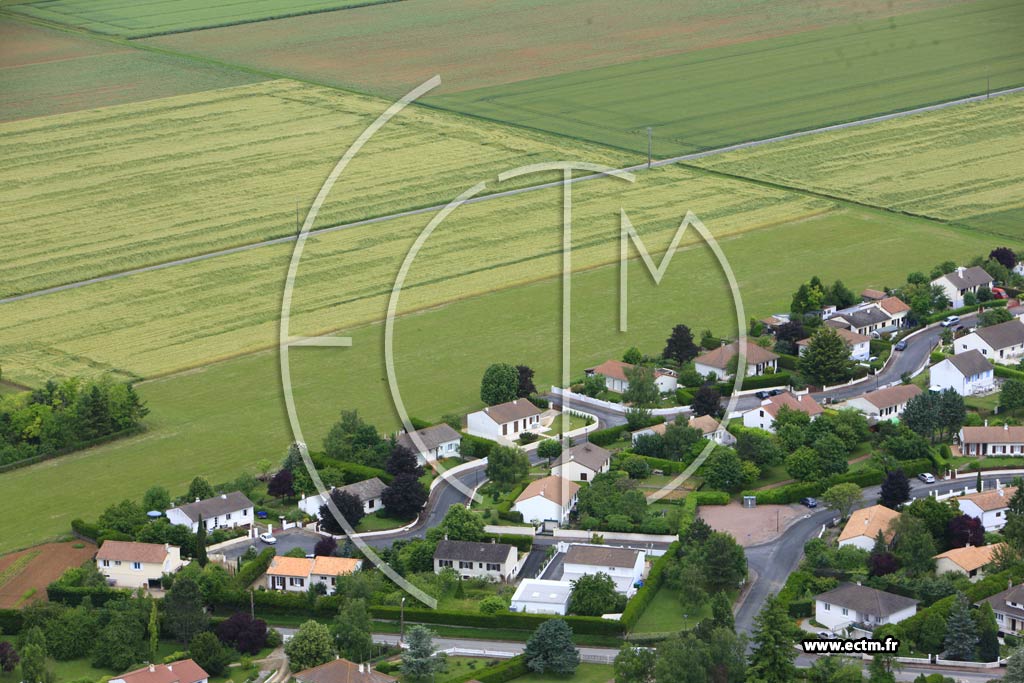Photo arienne de Neuville-de-Poitou