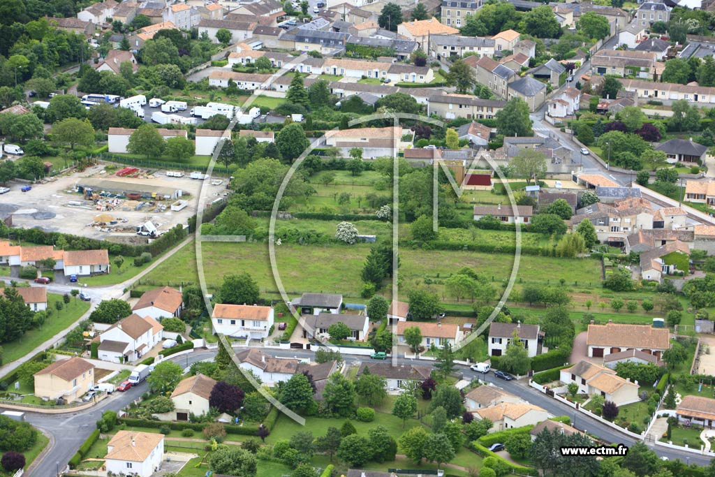 Photo arienne de Neuville-de-Poitou