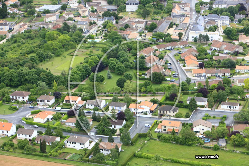 Photo arienne de Neuville-de-Poitou