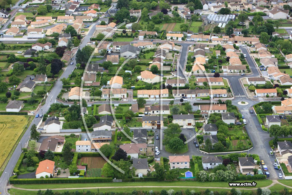 Photo arienne de Neuville-de-Poitou