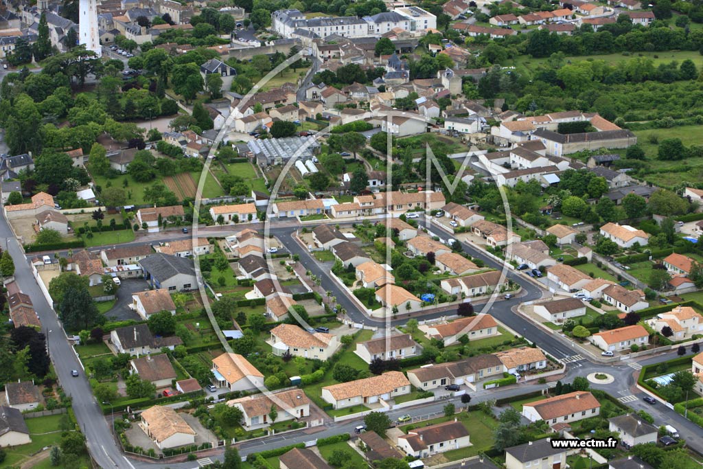 Photo arienne de Neuville-de-Poitou