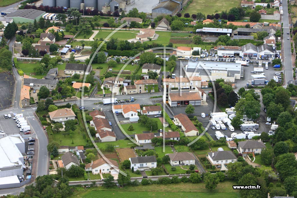 Photo arienne de Neuville-de-Poitou