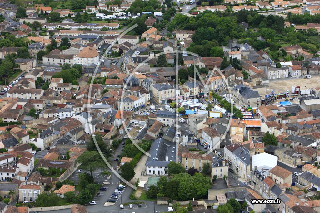 Photo arienne de Neuville-de-Poitou