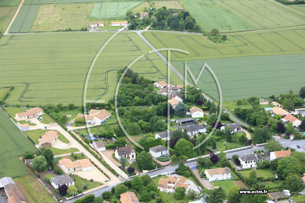 Photo arienne de Neuville-de-Poitou