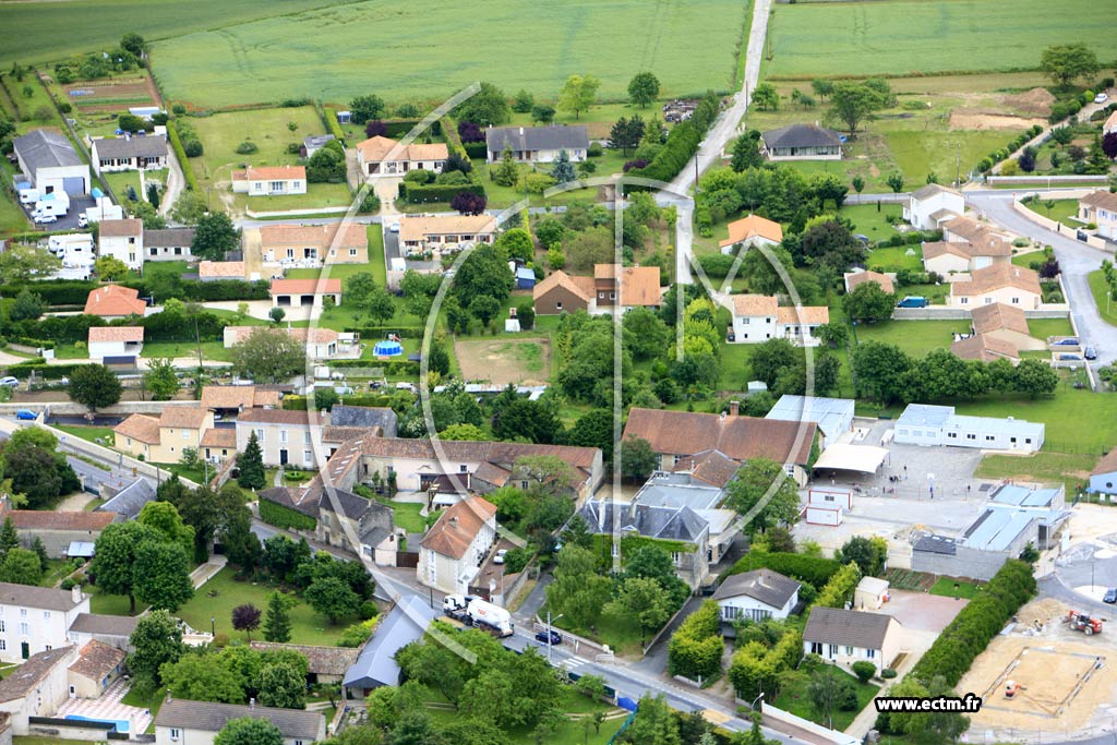 Photo arienne de Neuville-de-Poitou (Bellefois)