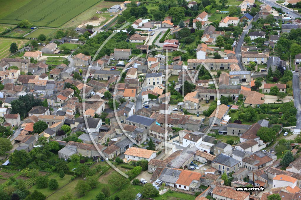 Photo arienne de Neuville-de-Poitou (Bellefois)