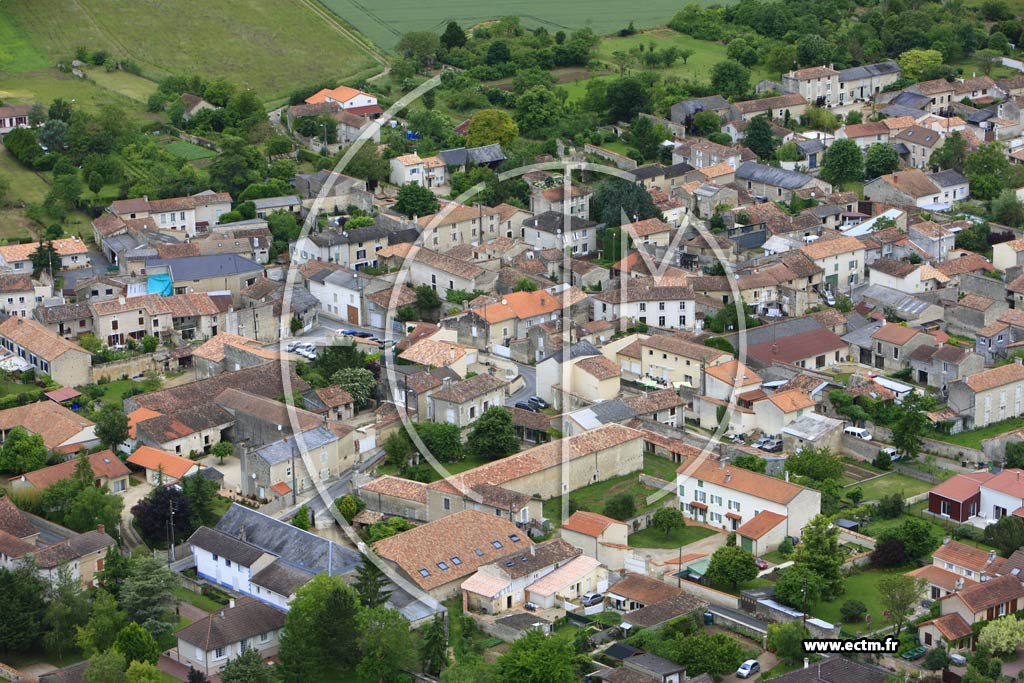 Photo arienne de Neuville-de-Poitou (Bellefois)