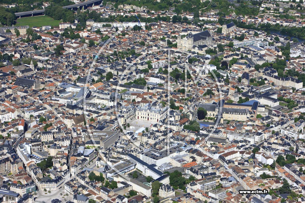 Photo arienne de Poitiers