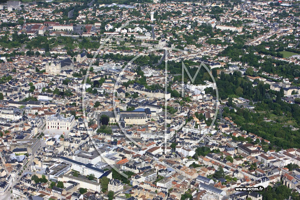 Photo arienne de Poitiers (Centre Ville)