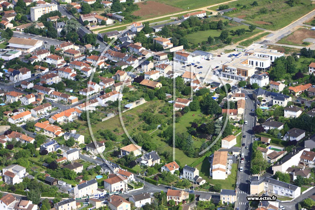 Photo arienne de Poitiers (Montmidi)