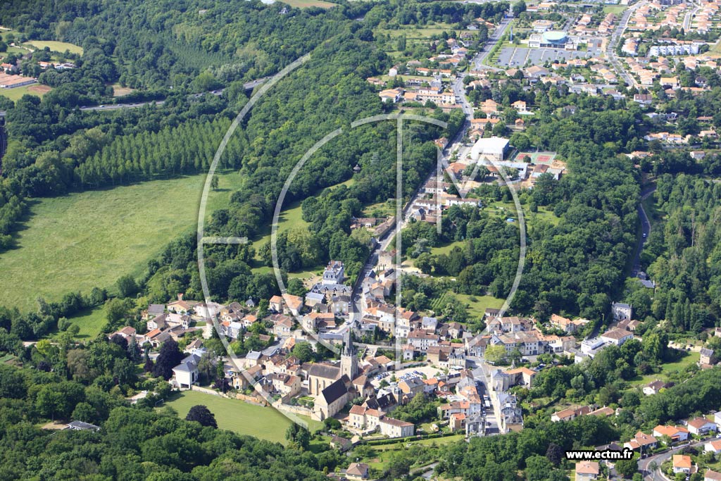 Photo arienne de Saint-Benot (Bourg)