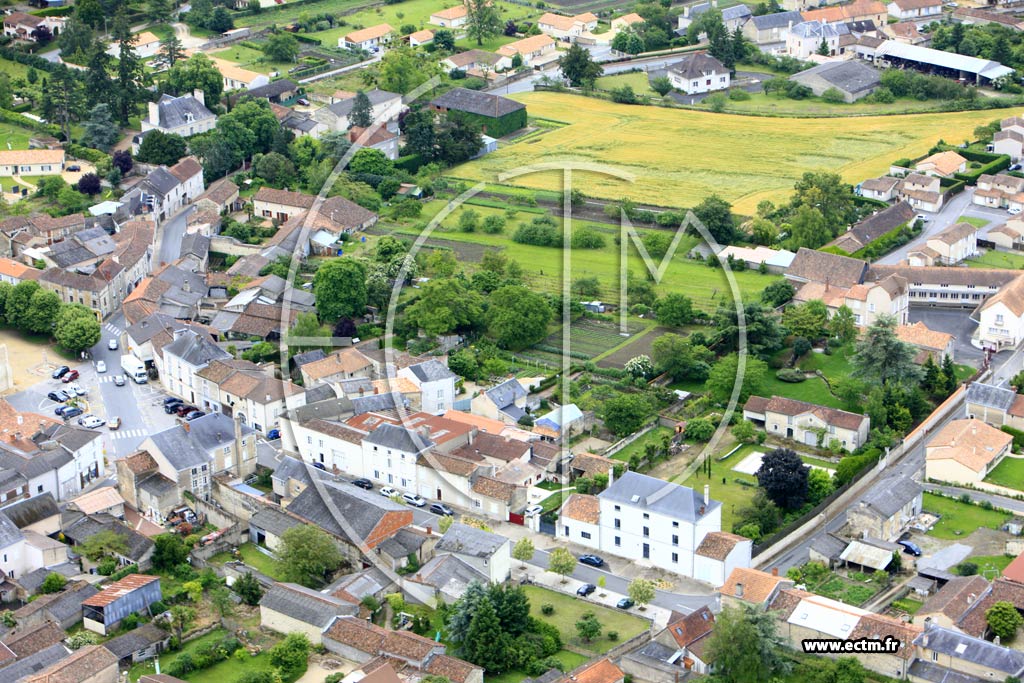 Photo arienne de Vendeuvre-du-Poitou