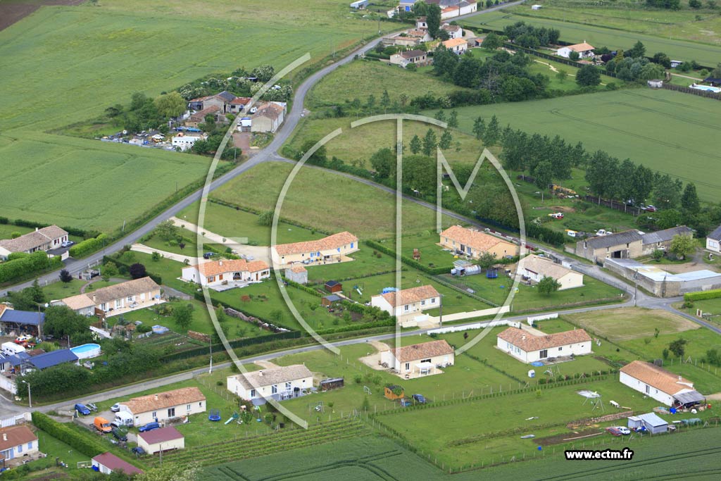 Photo arienne de Vendeuvre-du-Poitou (Boussais)