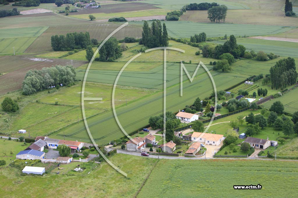 Photo arienne de Vendeuvre-du-Poitou (Boussais)