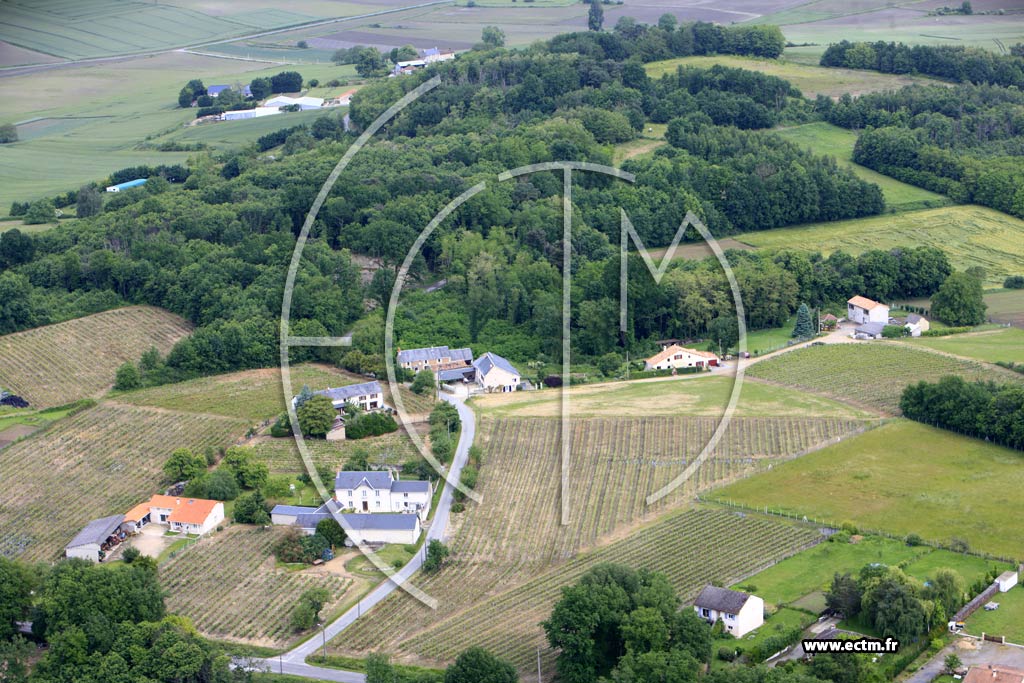 Photo arienne de Vendeuvre-du-Poitou (Chatenais)