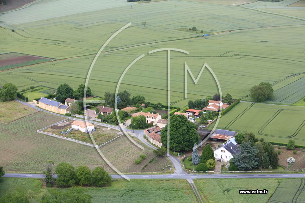 Photo arienne de Vendeuvre-du-Poitou (La Boutinire)