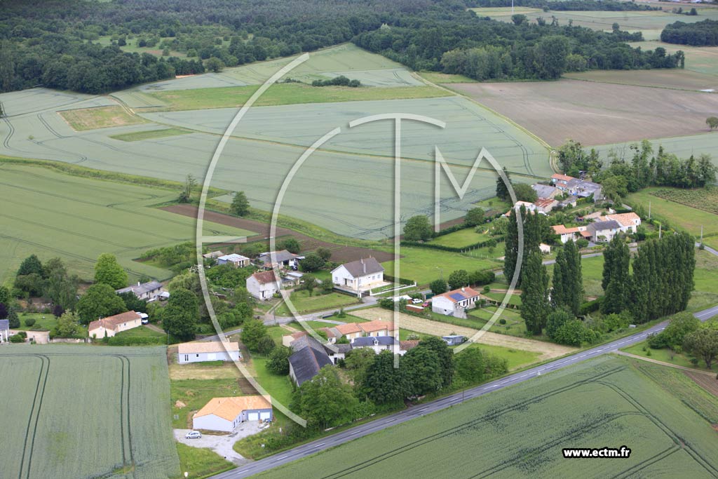 Photo arienne de Vendeuvre-du-Poitou (La Boutinire)
