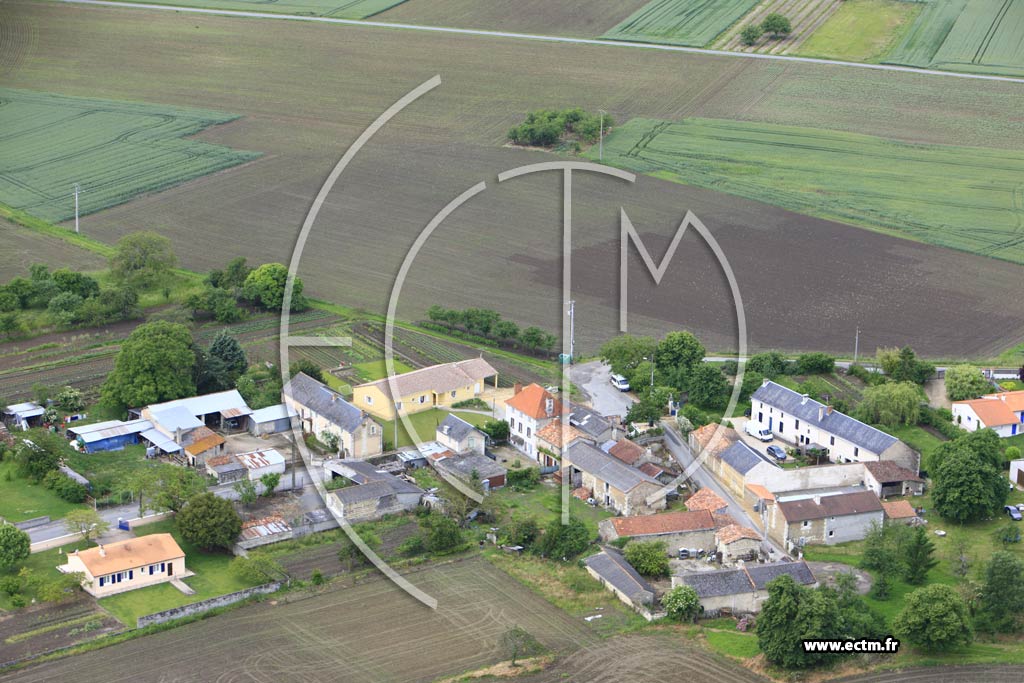 Photo arienne de Vendeuvre-du-Poitou (La Coirauderie)