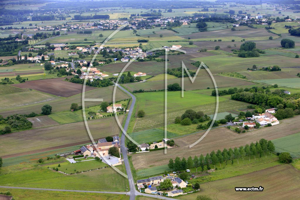 Photo arienne de Vendeuvre-du-Poitou (Le Chne)
