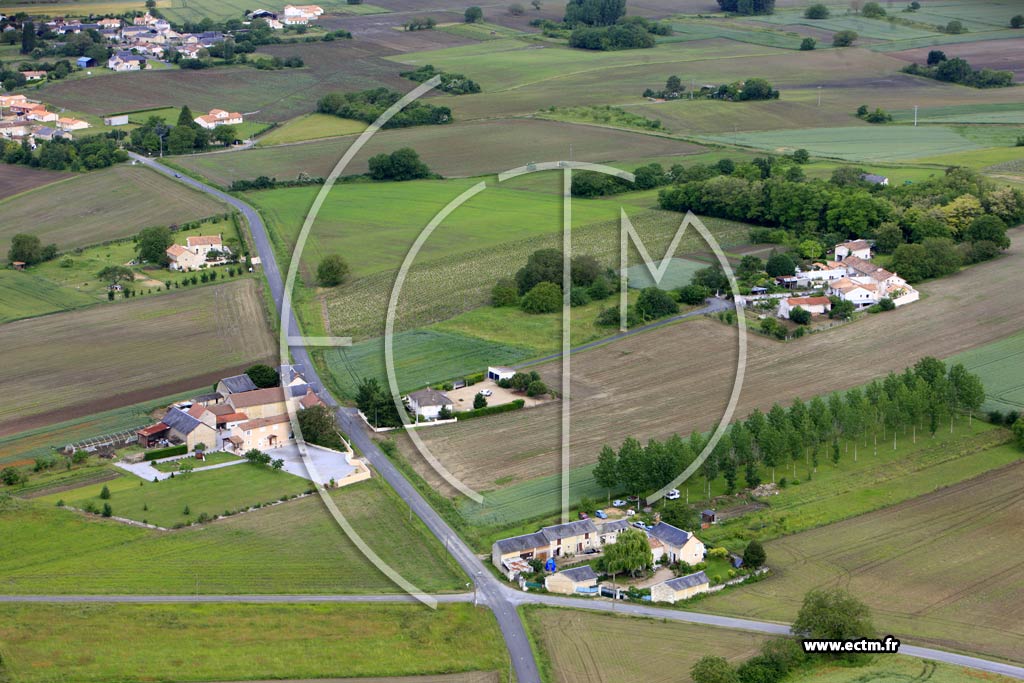 Photo arienne de Vendeuvre-du-Poitou (Le Chne)