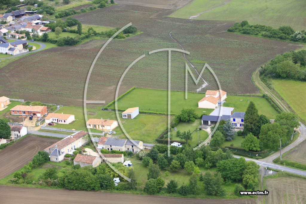 Photo arienne de Vendeuvre-du-Poitou (Le Chne)