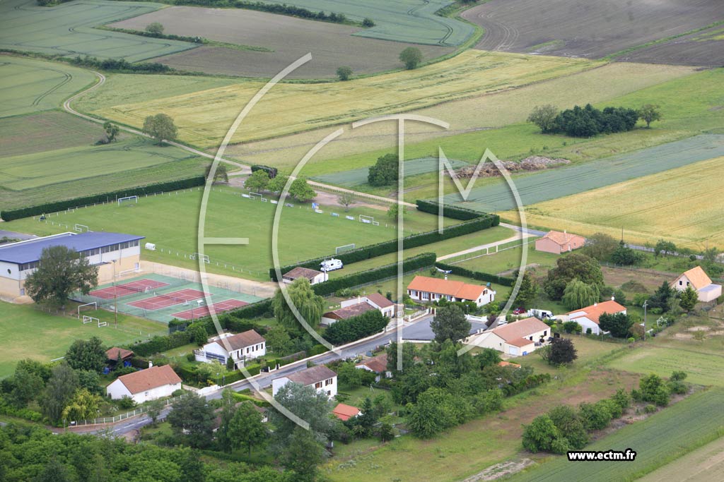 Photo arienne de Vendeuvre-du-Poitou (Le Chne)