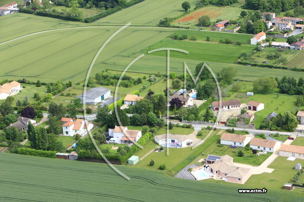 Photo arienne de Vendeuvre-du-Poitou (Le Clotre)