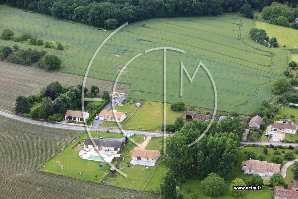 Photo arienne de Vendeuvre-du-Poitou (Les Chzeaux)