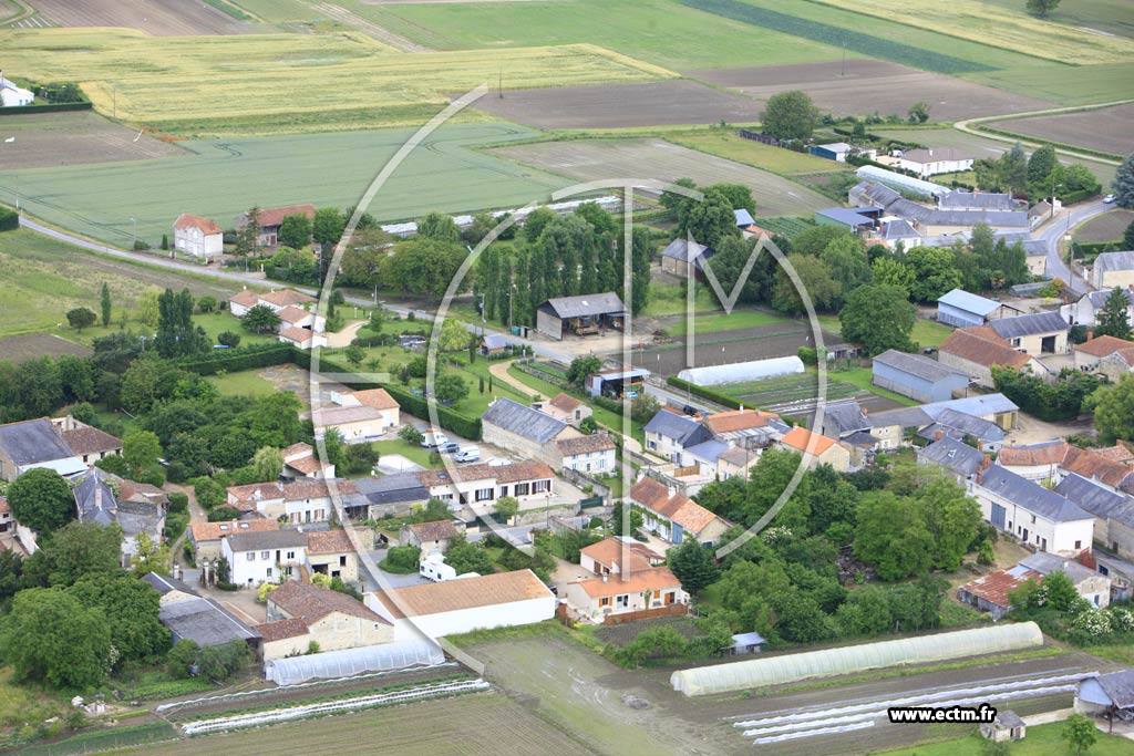 Photo arienne de Vendeuvre-du-Poitou (Signy)