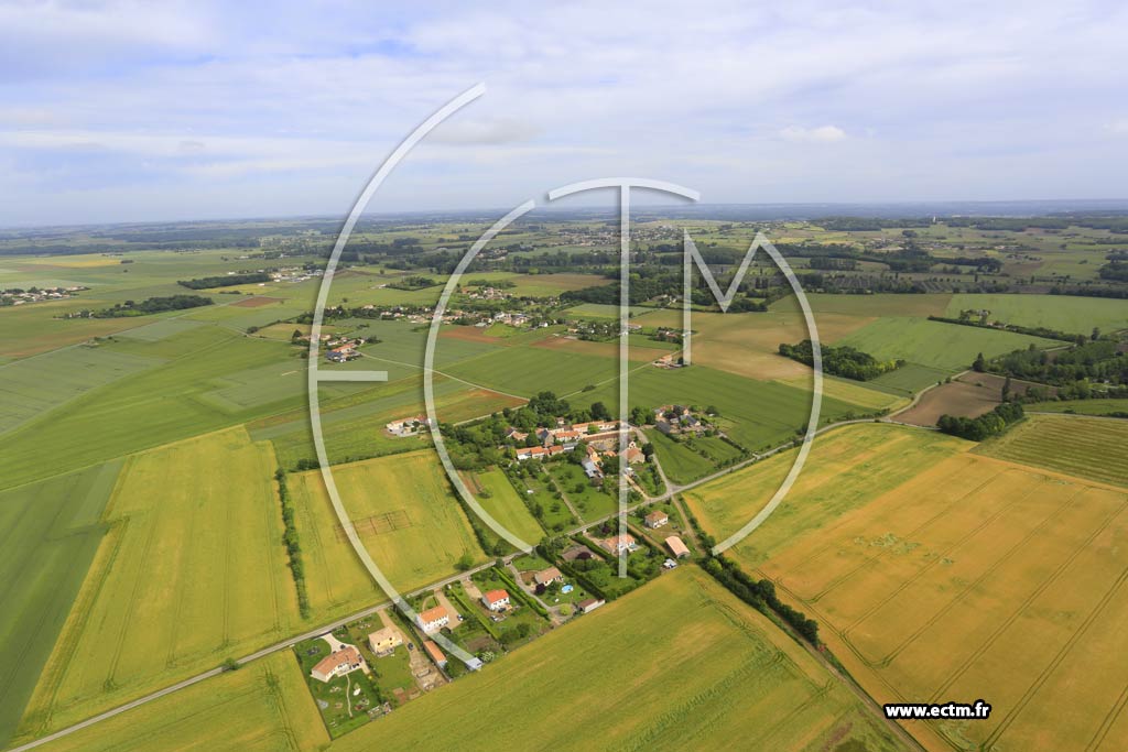 Photo arienne de Vendeuvre-du-Poitou (Vaurais)
