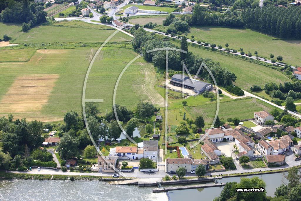 Photo arienne de Flac (Pont de Basseau)