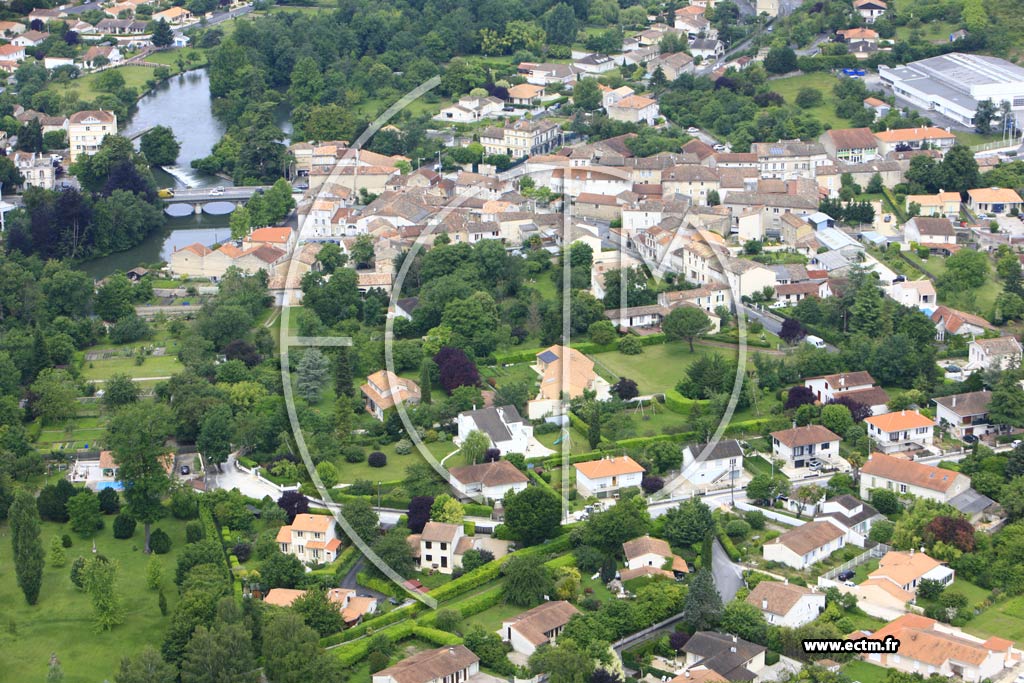 Photo arienne de Gond-Pontouvre (Centre et Est)