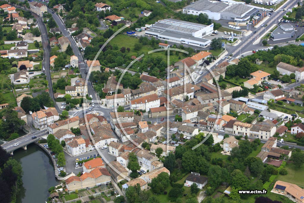 Photo arienne de Gond-Pontouvre (Centre et Est)