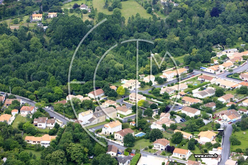 Photo arienne de Gond-Pontouvre (Centre et Est)