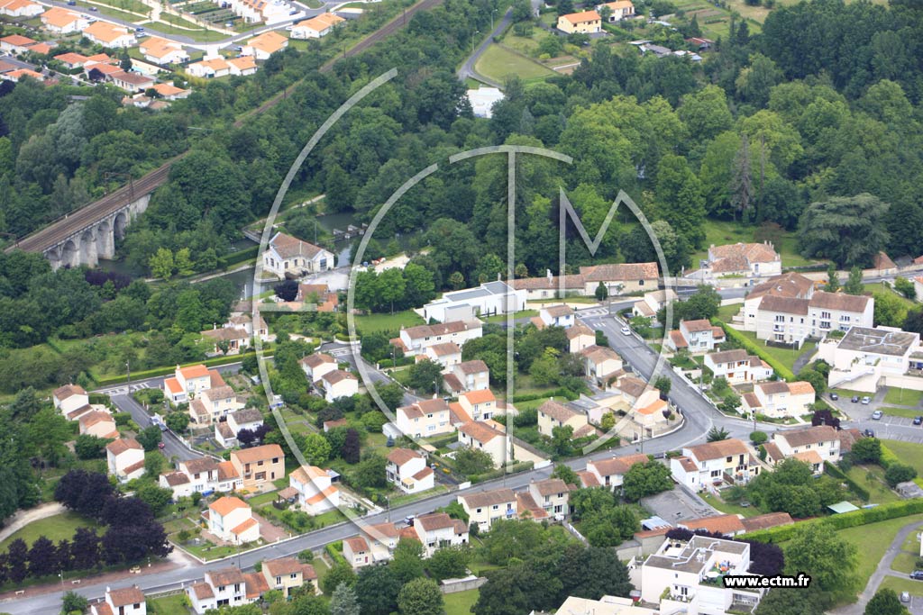 Photo arienne de Gond-Pontouvre (Centre et Est)