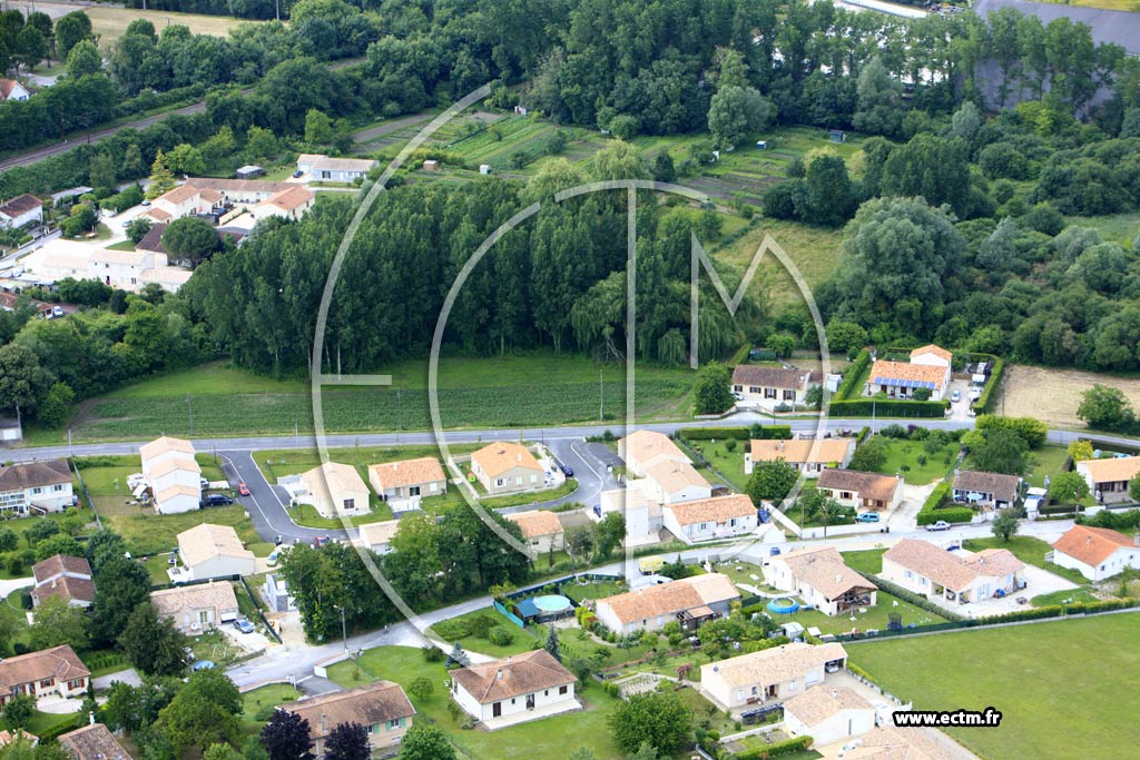 Photo arienne de La Couronne (Les Fayards)