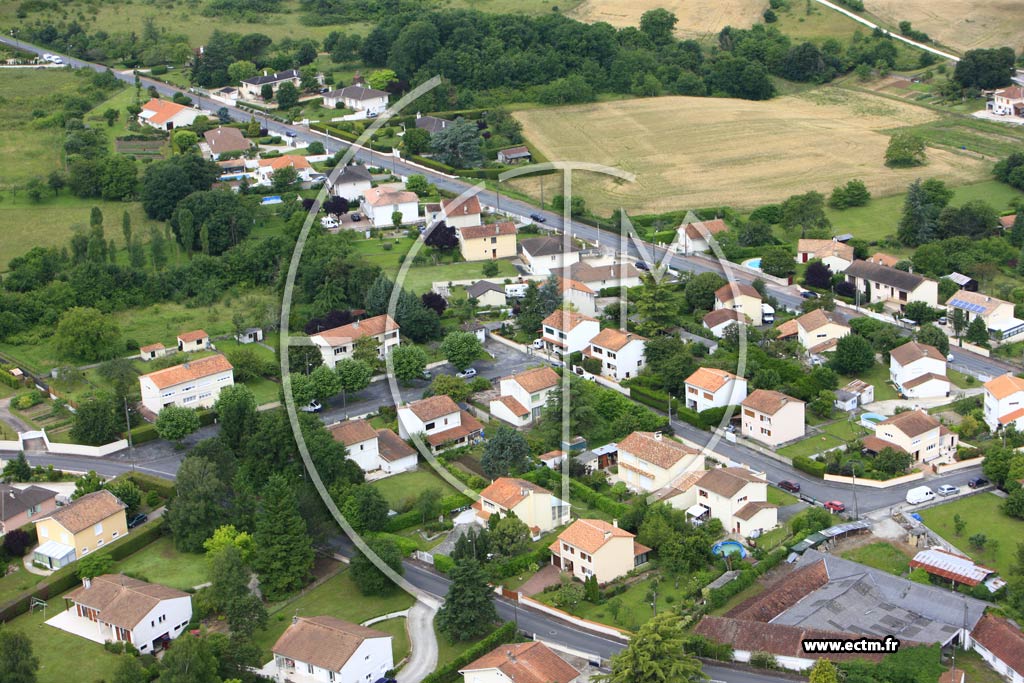 Photo arienne de Magnac-sur-Touvre (Le Renclos)