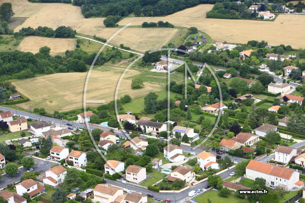 Photo arienne de Magnac-sur-Touvre (Le Renclos)