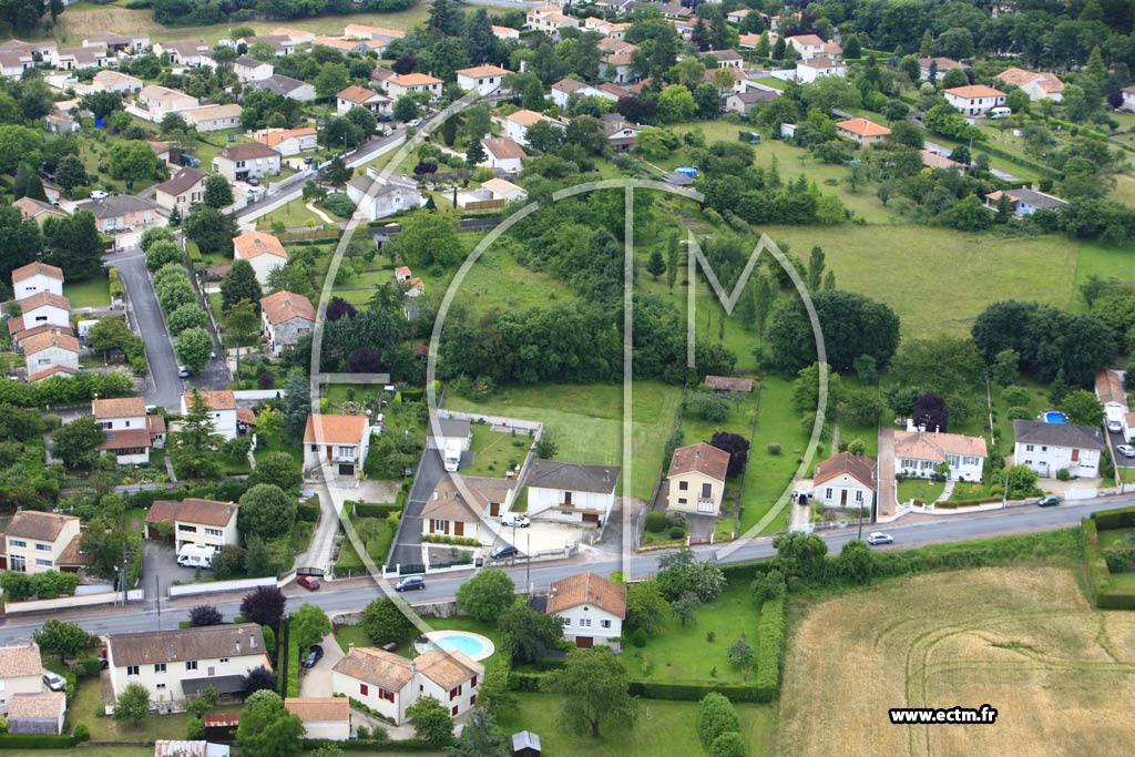 Photo arienne de Magnac-sur-Touvre (Le Renclos)
