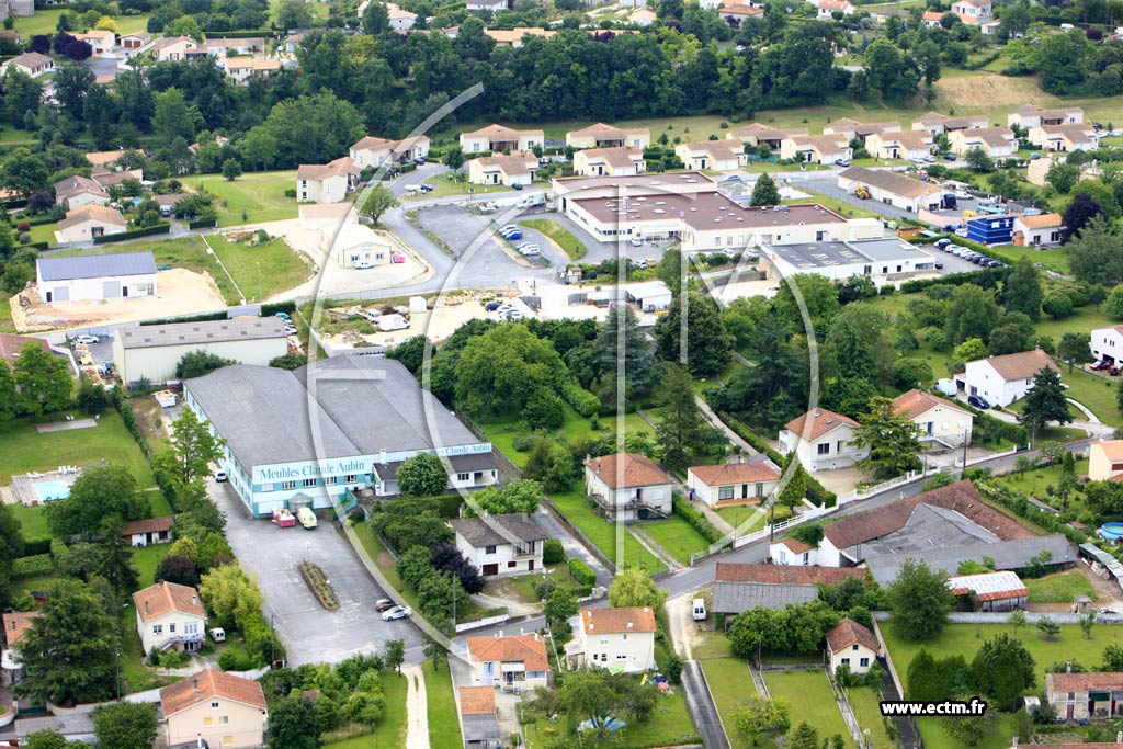Photo arienne de Magnac-sur-Touvre (Le Renclos)