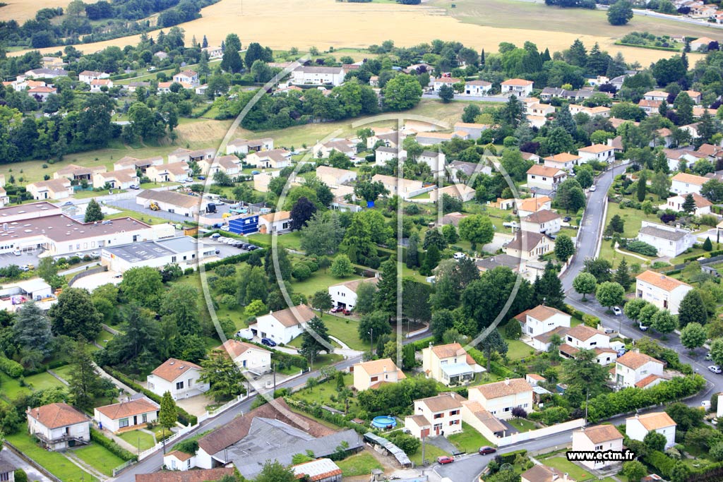 Photo arienne de Magnac-sur-Touvre (Le Renclos)