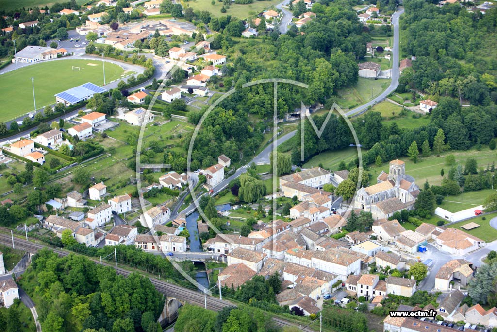 Photo arienne de Mouthiers-sur-Bome